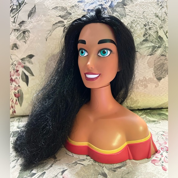 Disney’s Esmeralda Charms n Beauty Styling Head